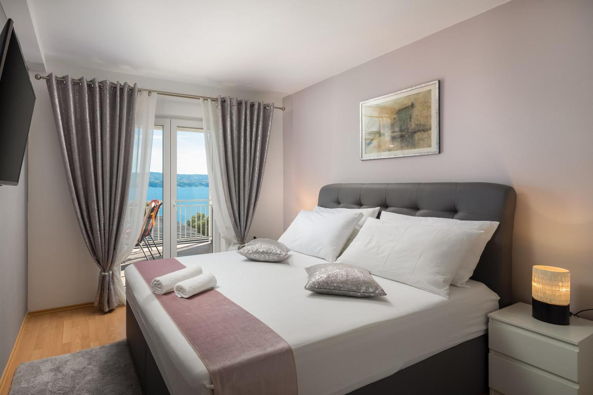 Luxury Seafront Villa With Heated Pool, Jacuzzi, Sea View, 150 M From Beach Stanici Exterior foto